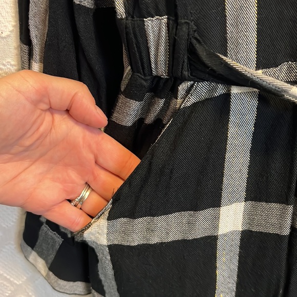 a new day black, white, and gold tie-front dress with pockets and button back - Picture 4 of 9